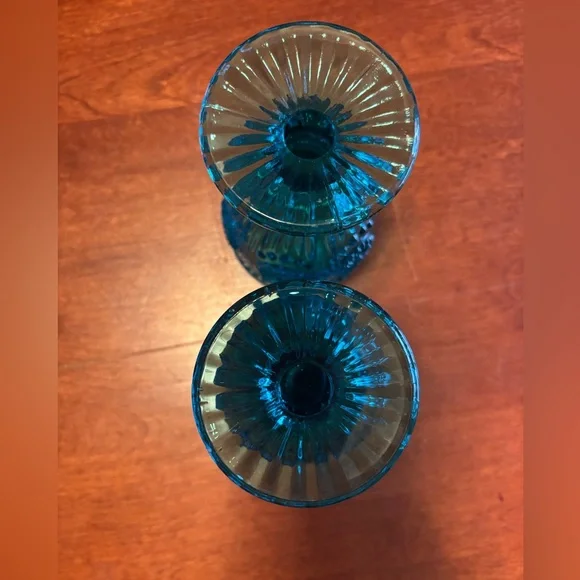 Pioneer Woman Adeline Embossed Footed Glass Goblet in turquoise - Picture 4 of 9